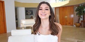 Brooke Monk làm tình với một người mẫu xinh đẹp