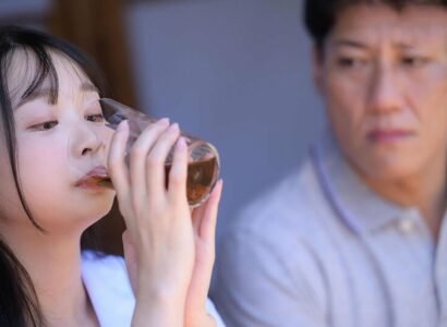 Chú phát ghen khi biết cháu có người yêu, nên đã chuốc thuốc kích dục để đụ cháu gái