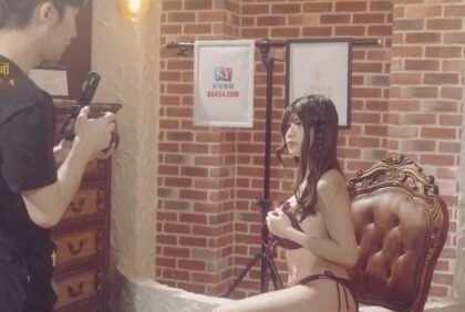 Thần tượng nữ khoả thân quyến rũ và chàng may mắn chụp ảnh